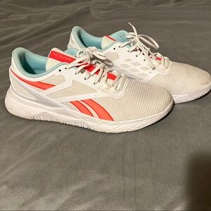 White Athletic Shoes with Cushioned Sole and Breathable Fabric